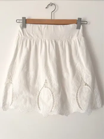 Adorable petite jupe blanche brodée / ajourée Calliope taille S