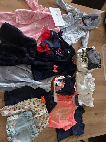 Lot de vêtements fille 6 mois