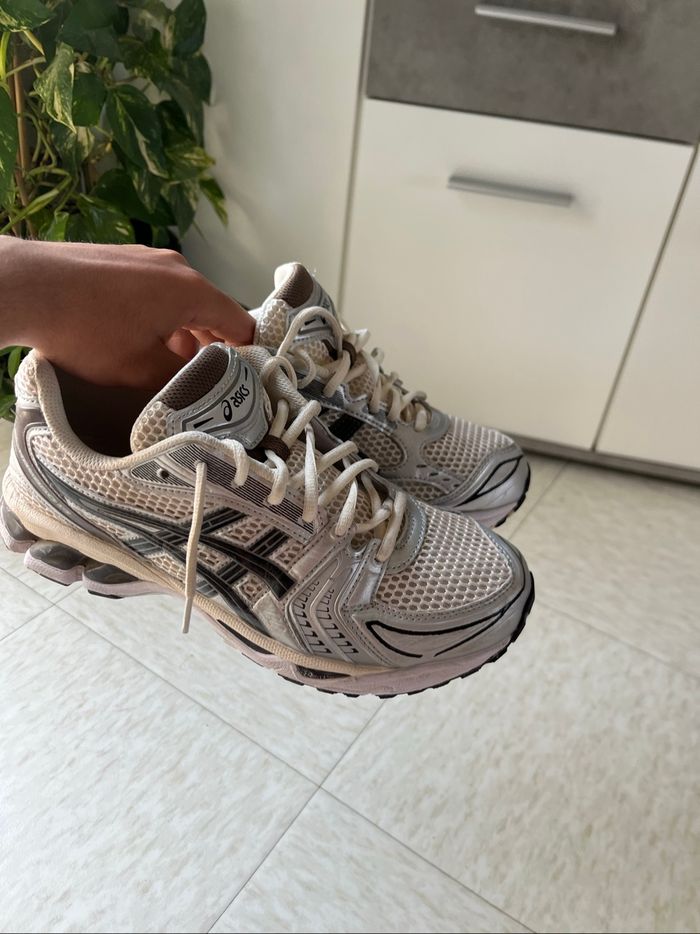 Paire d’asics - photo numéro 3