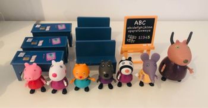 Peppa Pig salle de classe de Peppa école classroom school playset bateau maison avion circuit ville puzzle ordinateur figurines téléphone dînette montre camping car van voiture mallette docteur SOP77 - photo numéro 3