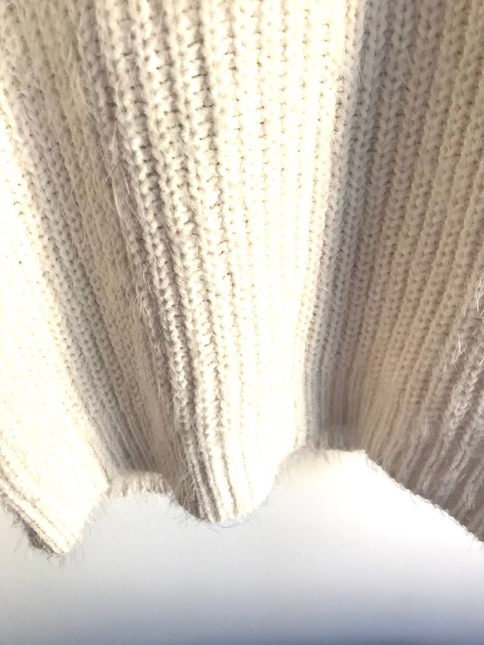 Pull duveteux blanc à col roulé taille 40/42 neuf jamais porté - photo numéro 4