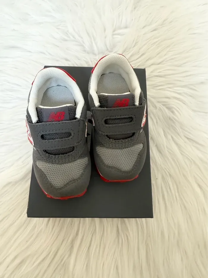 Baskets New Balance bébé – Taille 20,5 – gris/rouge – Neuf avec étiquette - photo numéro 18