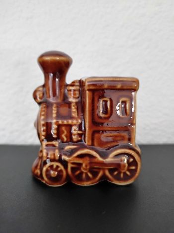 Locomotive en céramique