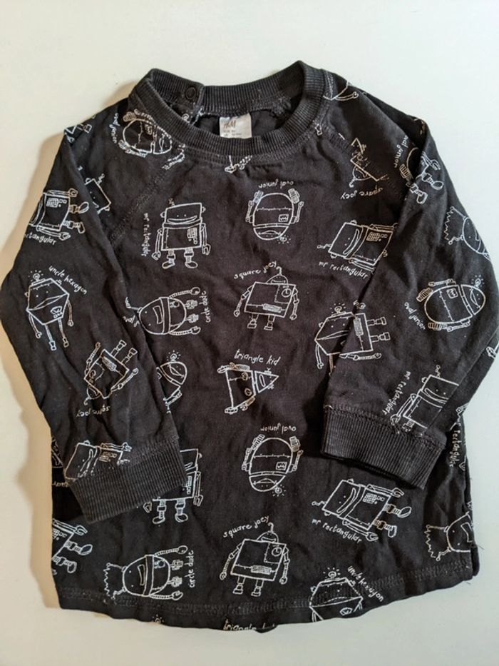 Tunique tee shirt noir robots H & M taille 86 cm 18 mois 2 ans