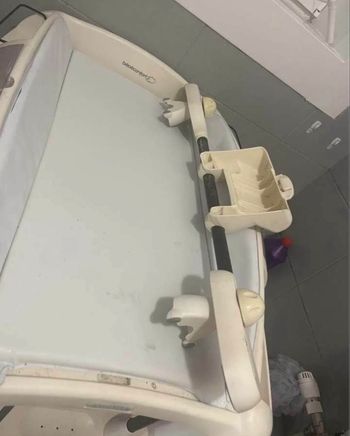 Table à langer avec baignoire sur pied