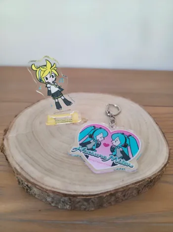 Hatsune miku stand acrylique et porte cle