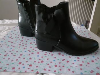 Bobine noir avec noeud