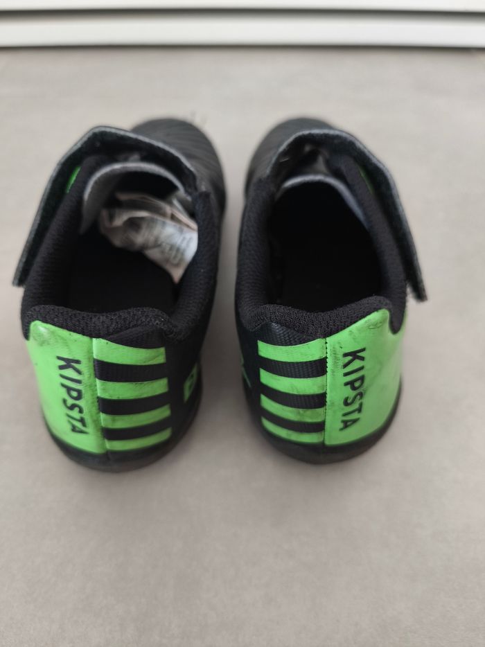 Chaussures de foot taille 33 - photo numéro 4