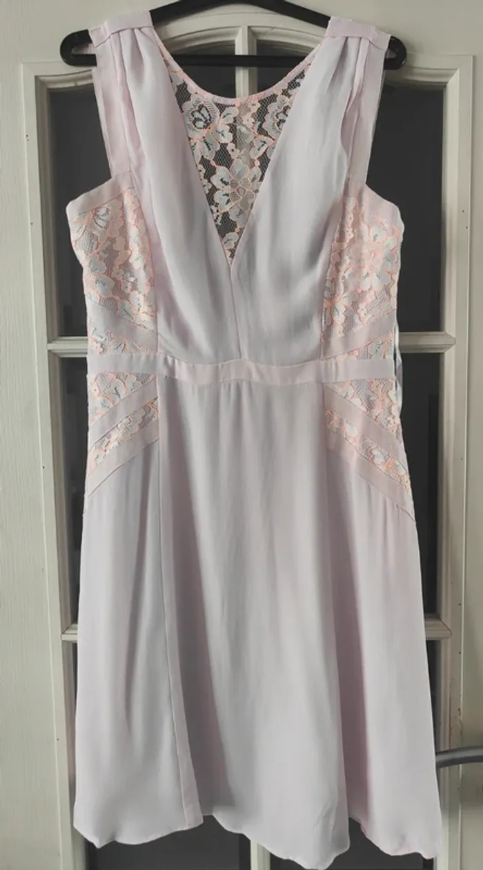Robe French Connection rose neuve