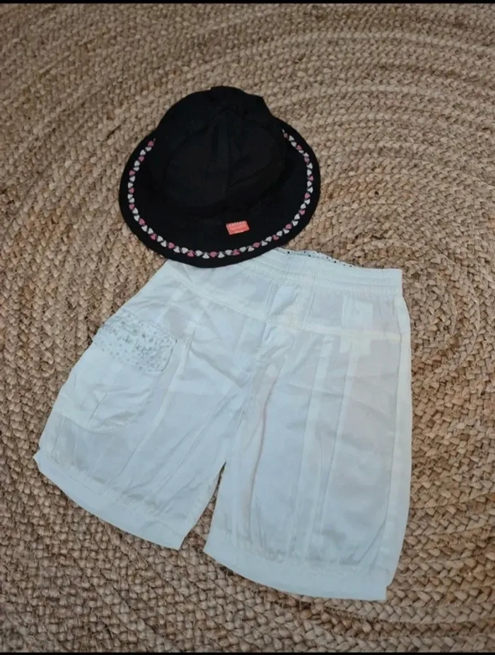 Short bébé fille blanc neuf 1 an