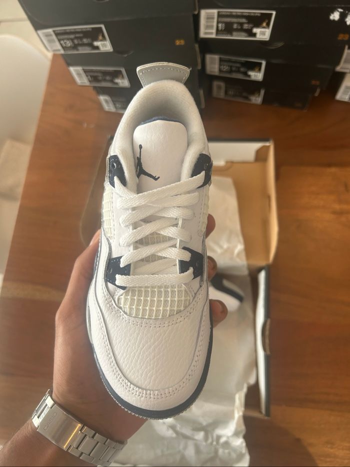 Jordan 4 taille 29.5 - photo numéro 2