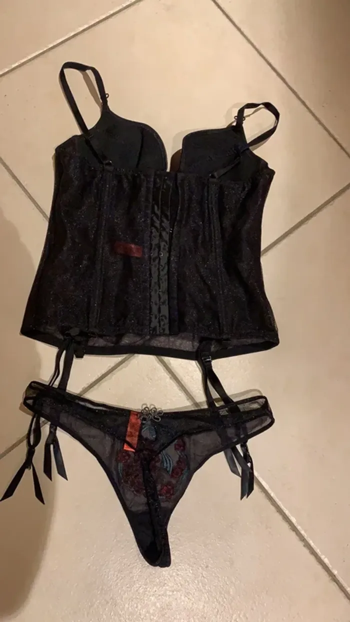 Corset guêpière ( Marie Meili ) - photo numéro 4