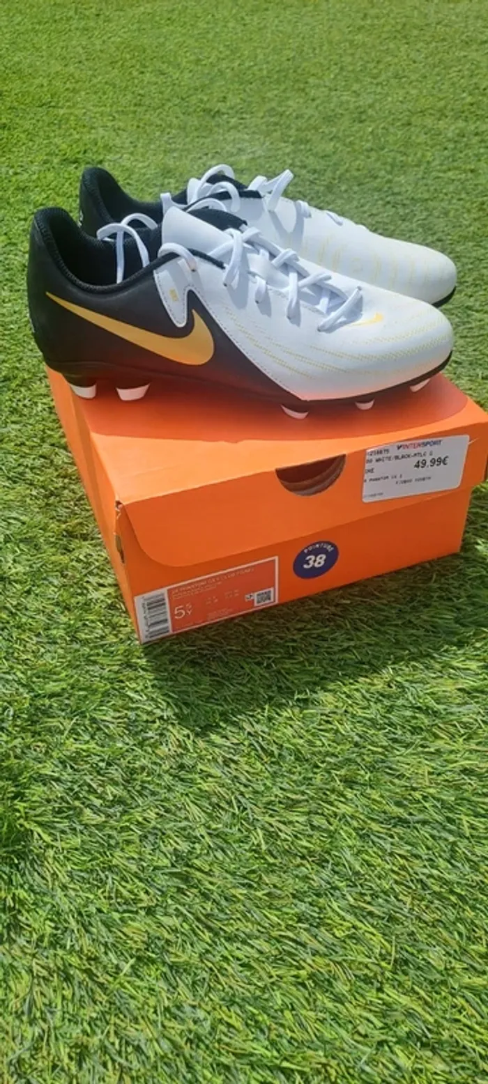 Crampons de foot taille 38 - photo numéro 2