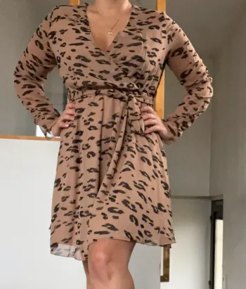 Robe beige et noir imprimé léopard sexy
