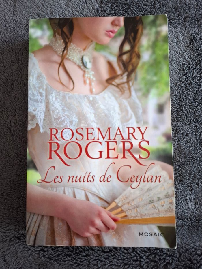 Roman Les nuits de Ceyland de Rosemary Rogers en bon état