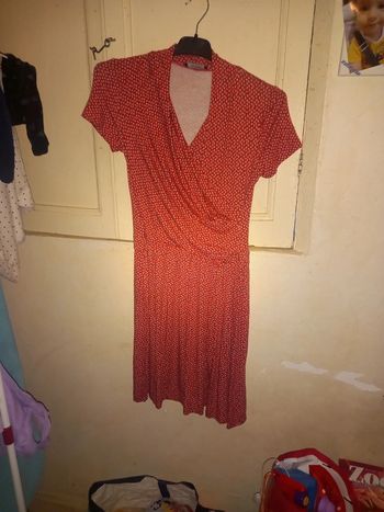 Robe légère sinequanone plis d'étiquette  mais c'est  une taille 36 38