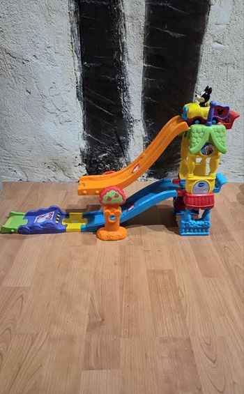 La maison toboggan magique de Mickey Tut tut bolides