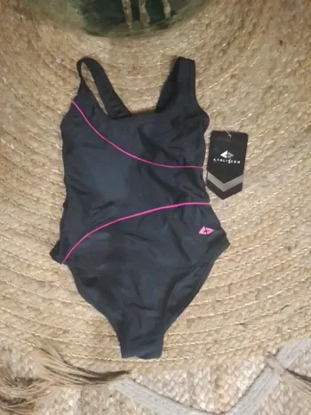 Maillot de bain taille 6 ans Neuf athlitech
