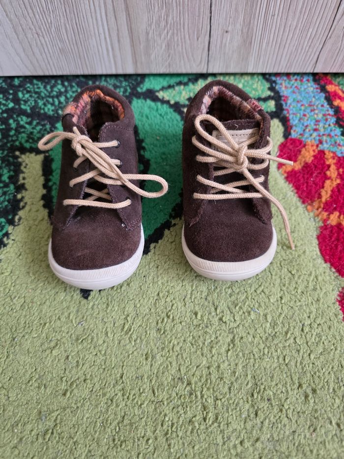 CHAUSSURES BÉBÉ GARÇON EN DAIM MARRON NEUF TAILLE 19 MARQUE CREEKS