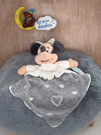DY208 doudou minnie disney