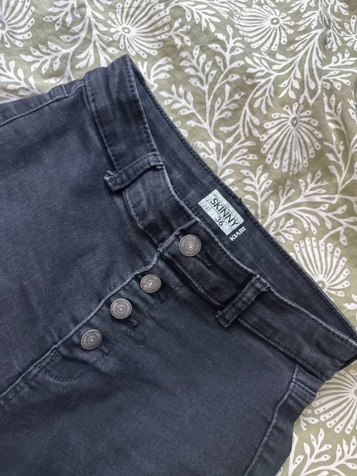 Jean noir skinny kiabi - taille 36 - photo numéro 2