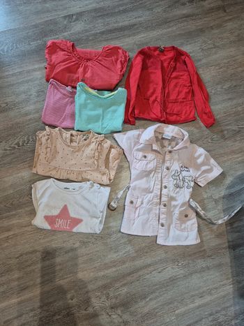 Robe, tee shirt, gilet et tee shirt manches longues