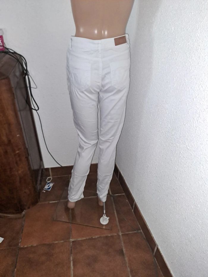 Jean femme taille 34 - photo numéro 2