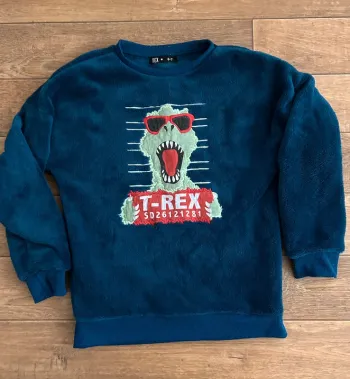 Pull pyjama taille 6-7 ans.