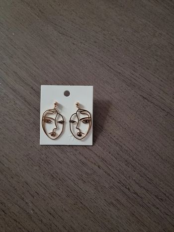 Boucles d oreilles visage