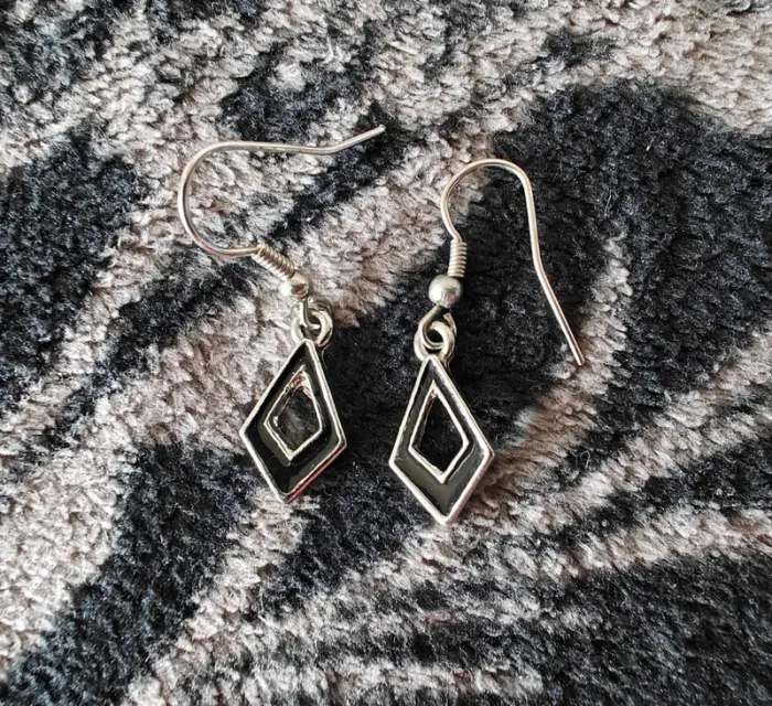 Lots de deux paires de boucles d'oreilles pendantes - photo numéro 3