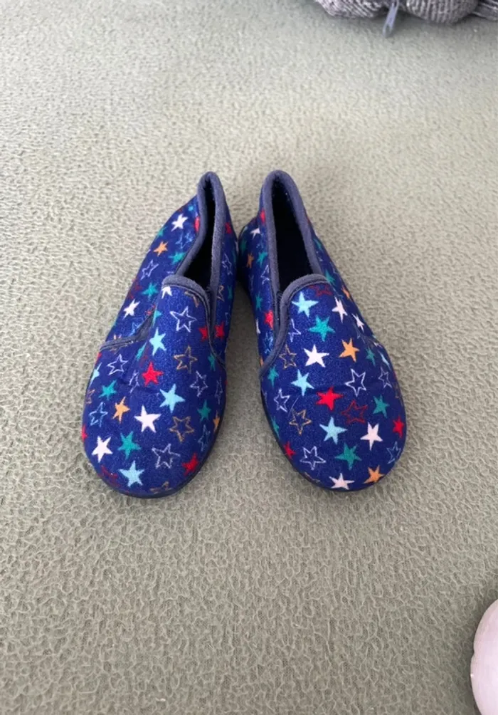 Chaussons semelle dur taille 24