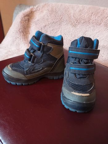 Chaussures de marche pointure 23