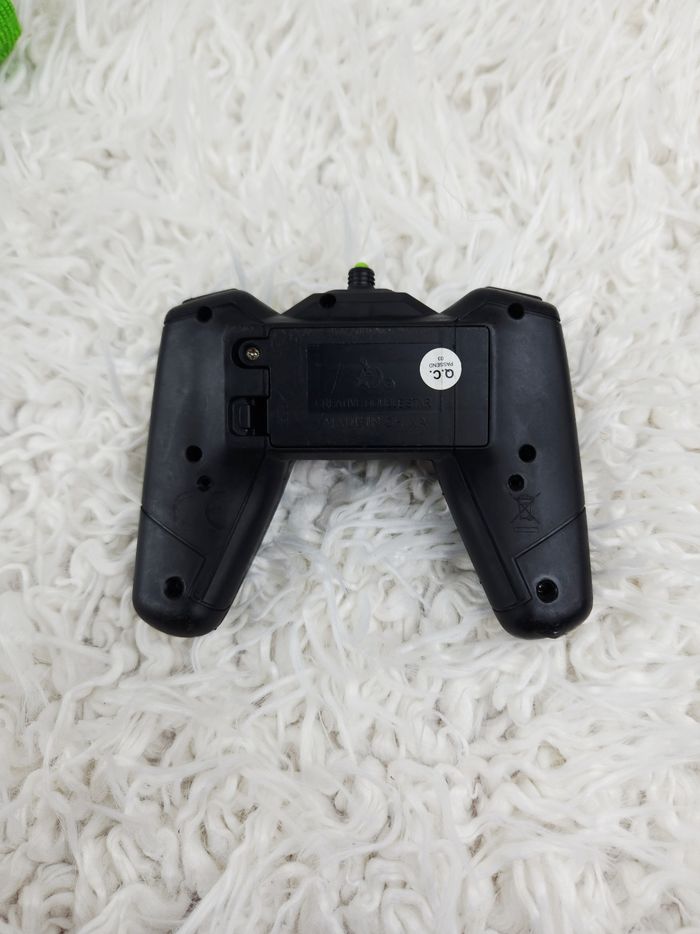 Voiture RC de Cascade 360 ° tournant télécommandé avec lumières led 🎅 - photo numéro 5