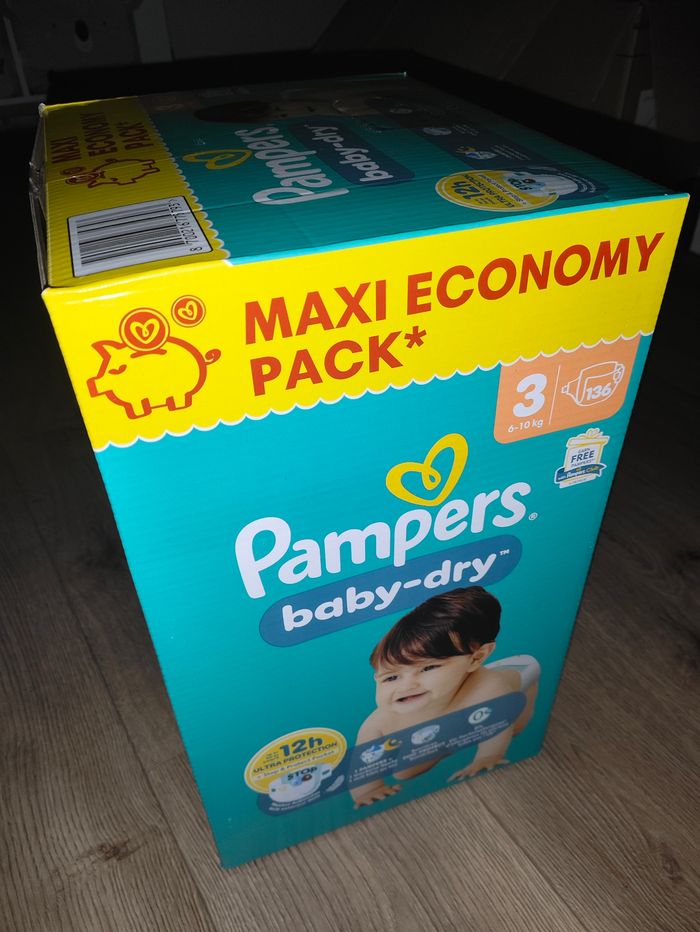 136 couches taille 3 Pampers