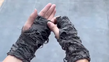 Gants style déchirés, gris et noirs, style Gothiques