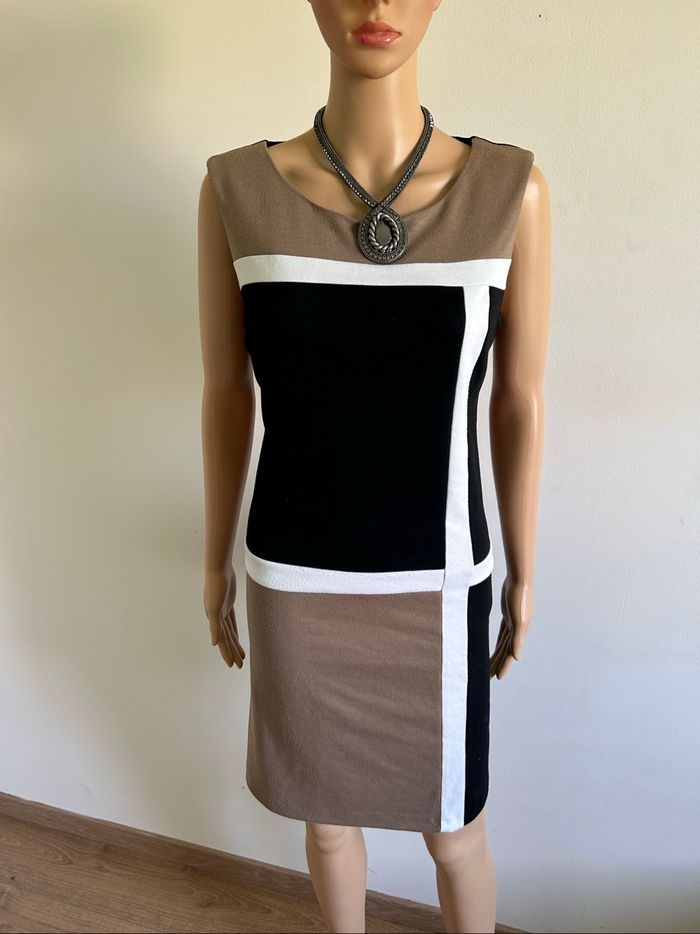 Robe noire et marron sans manches Anna Field taille 40 état satisfaisant