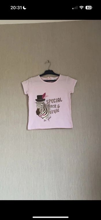 T-shirt taille 8 ans rose avec zebre
