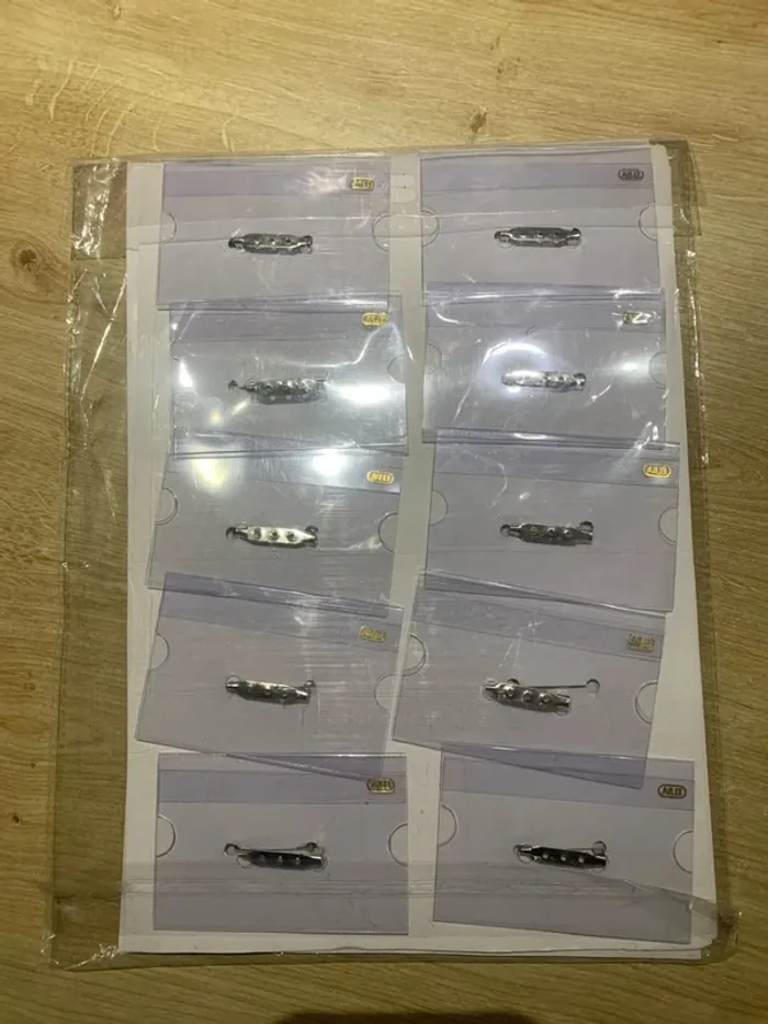 Elba - lot de 20 badges à épingle - photo numéro 2