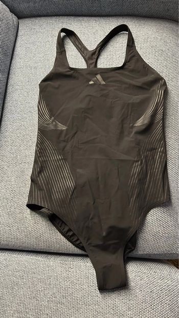 Maillot de bain de natation neuf Adidas taille 46