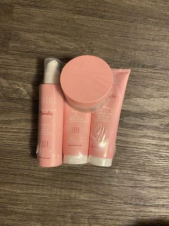 La routine Boucles nettoie, démêle, dessine et fixe les boucles  LUXEOL 