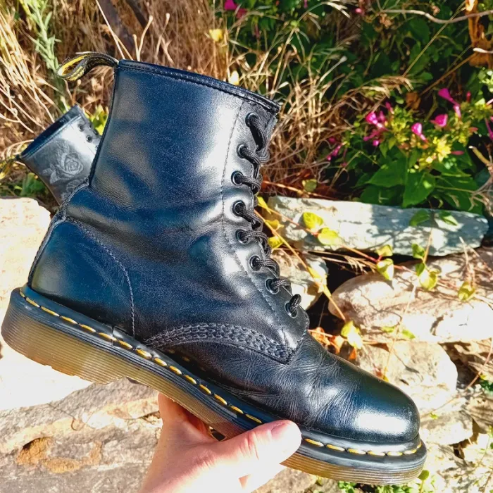 Roses Noires Doc Martens Femme Avec Des Roses Dr Martens Jadon