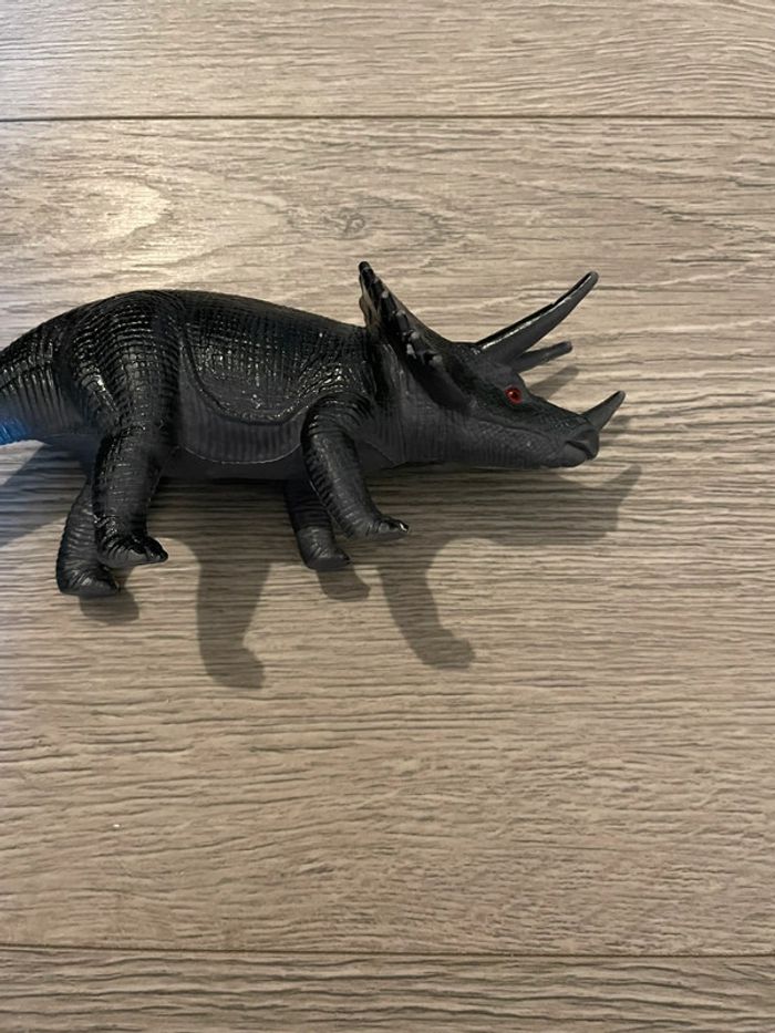 Figurine dinosaure en plastique style Jurassic Park en très bon état - photo numéro 3