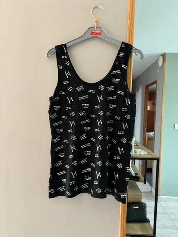 Débardeur noir à écritures blanches