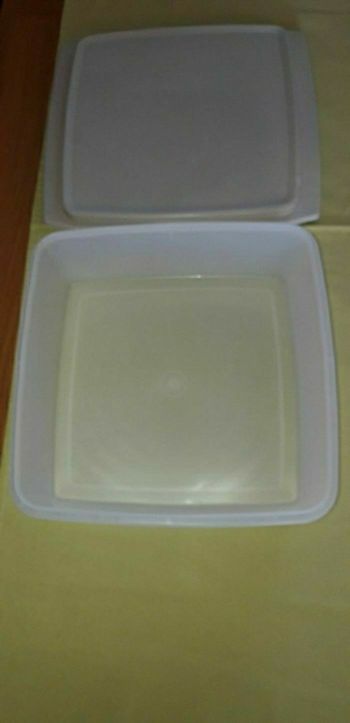 Boîte avec son couvercle