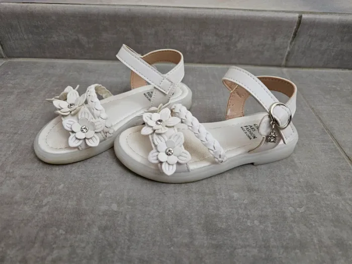 Chaussures blanches à strass idéal cérémonie taille 28