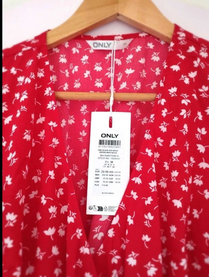 Robe  Only  S neuve étiquetée rouge  fleurie  portefeuille  volantée - photo numéro 6