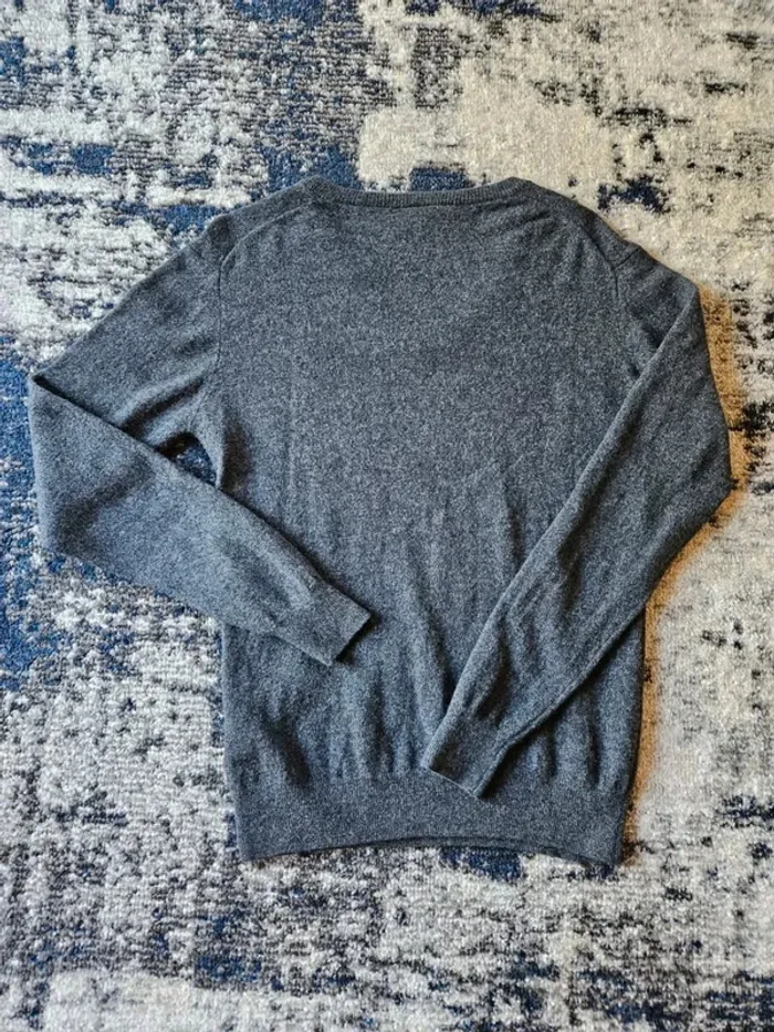 Pull en laine vierge Lacoste - Col V - Gris - Taille XS/S - Très bon état - photo numéro 3