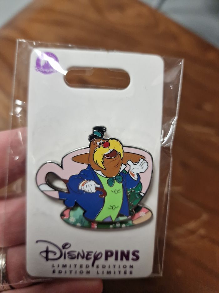 Pins disney le morse alice edition limitée