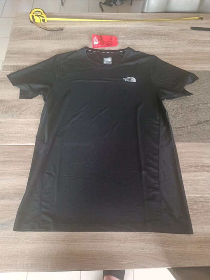 T-shirt the North face