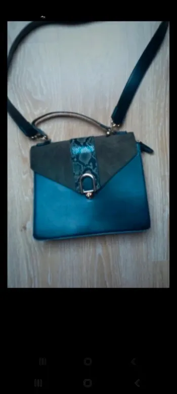 Sac Bata bleu marine détail python neuf